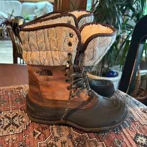 North face women’s snow boots, used size 6 US